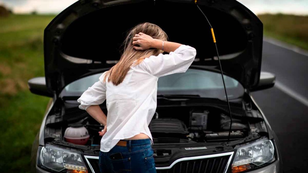 6 errores invisibles que destrozan tu coche en verano